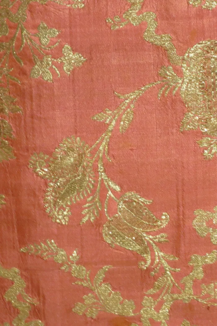 Peach Zari Floral Jaal Silk Banarasi Saree