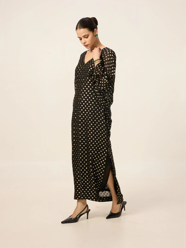 Handwoven Black Kaftan – V-Neck & Full Sleeve