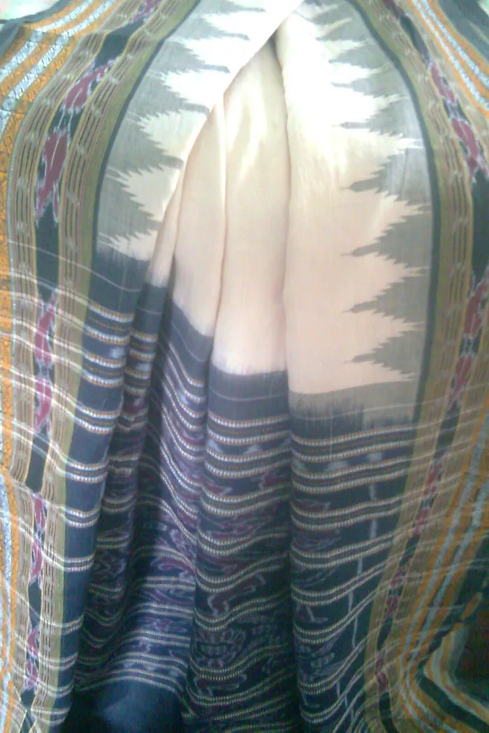Ivory Grey Sambalpuri Bandha Saree