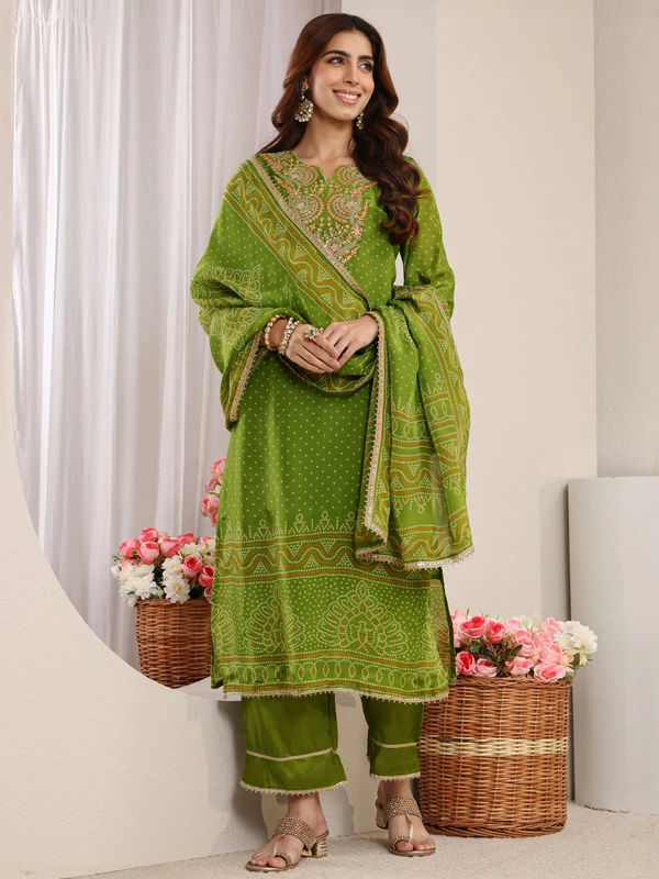 Green Bandhani Printed Crepe Straight Suit Set With Dupatta