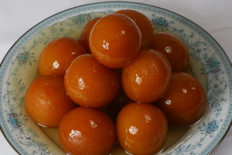 Gulab Jamun (Gulab Jamun)