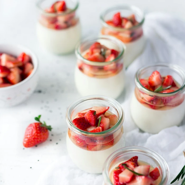Greek Yogurt Parfait Cups, 4 pcs