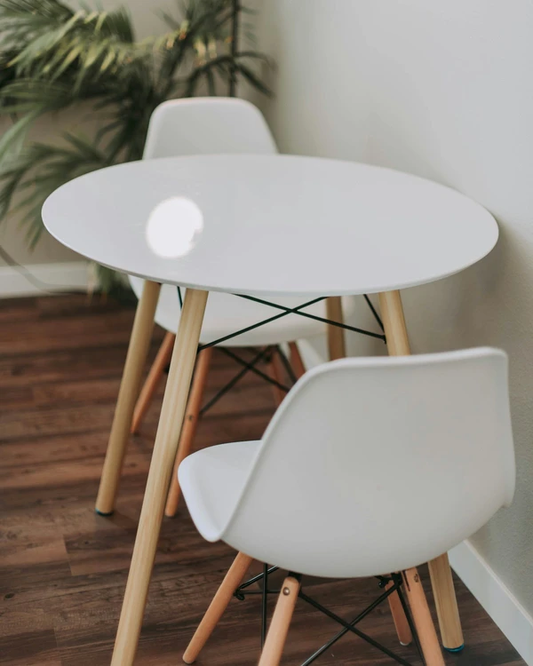 Luna Round Dining Table