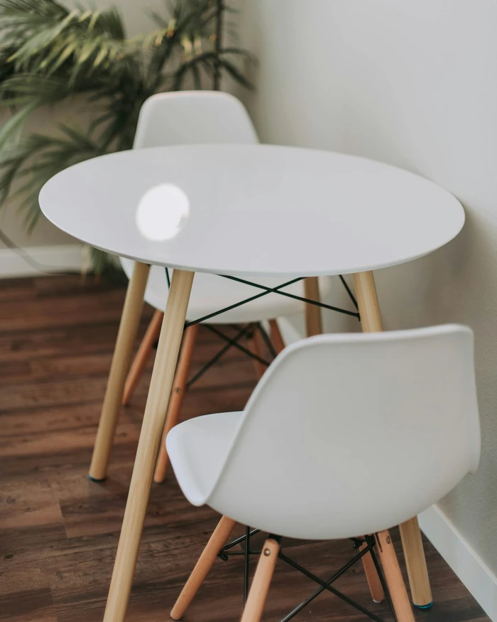 Luna Round Dining Table